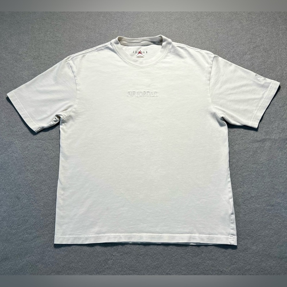 Air Jordan Men’s Medium T-Shirt Light Gray Embroidered Logo 100% Cotton